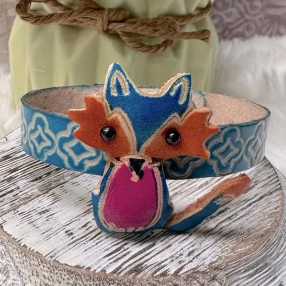NWT Genuine Leather Handcrafted Fox Bracelet! Fits 6.5” to 8”.